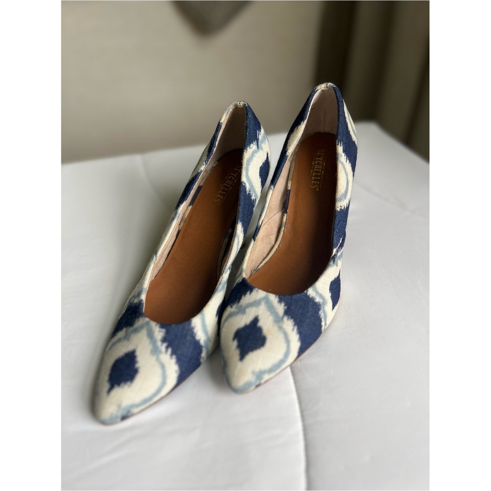 Seychelles‎ and White Patterned Pointed-Toe Pumps size 6 PREOWNED